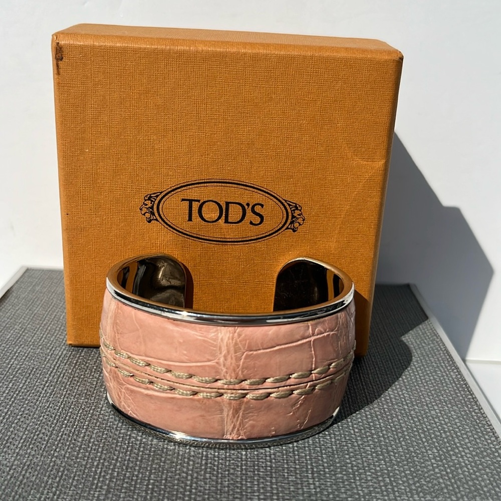 Tod's Pink Croc-Embossed Leather Cuff Bracelet with Silver Trim